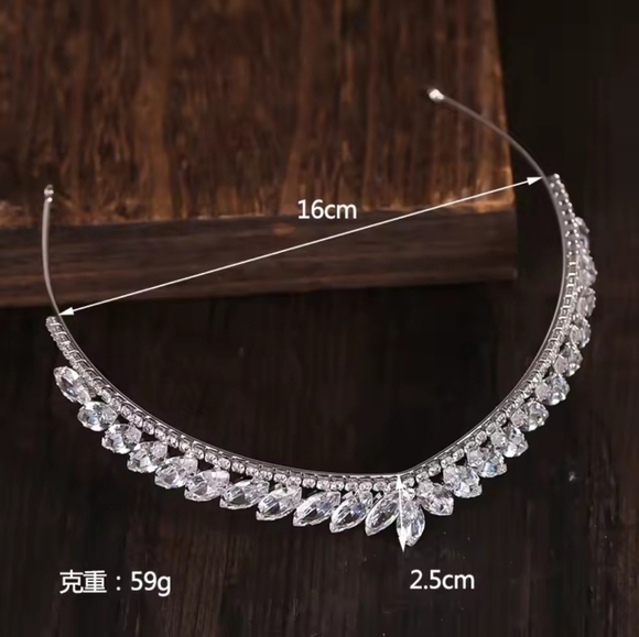Silver Crystal Hair Accessory with Ornate Detailing main image 9